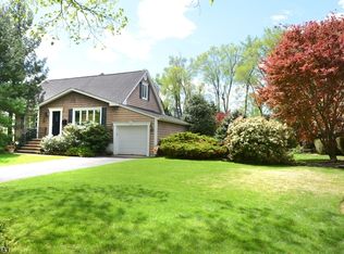 44 Colfax Dr, Pequannock, NJ 07440