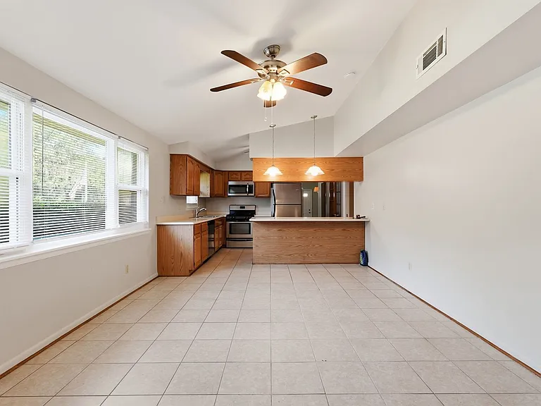 520 Windsor Rd — Photo 3