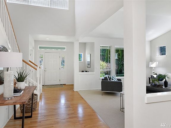 4th image of 9407 Capstan Dr NE