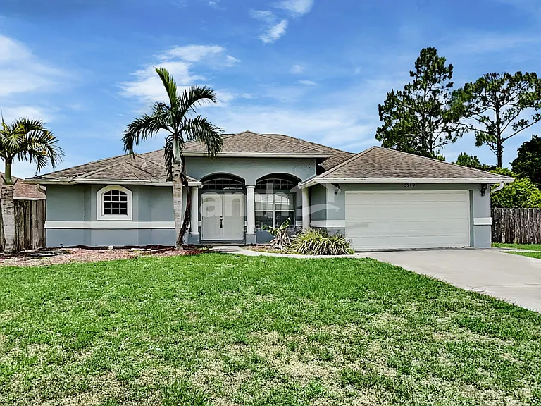5940 NW Foust Cir — Photo 1