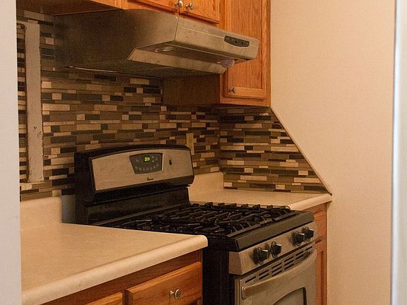 4th image of 563 Kosciuszko St #1