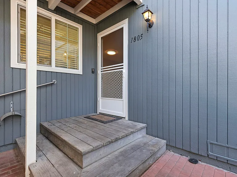 1805 Shirley Dr — Photo 9