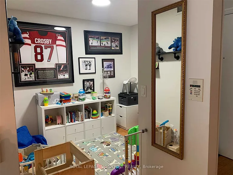 250 Wellington St W #632 — Photo 6