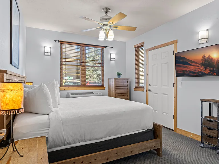 Primary Bedroom / King Bed