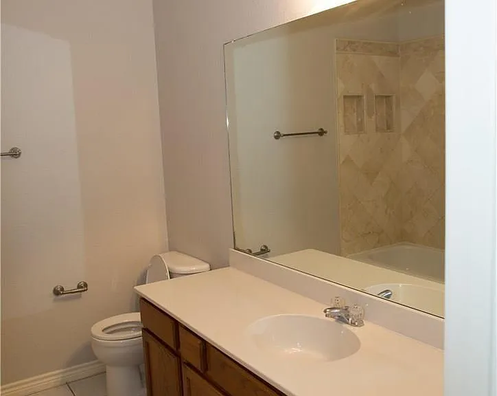 2410 S Forest Hls — Photo 12