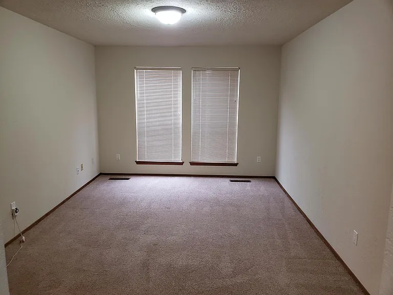 5713 Elmwood Dr NE — Photo 11