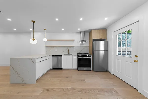 Rented by Friedman Mayer, LREB | media 9