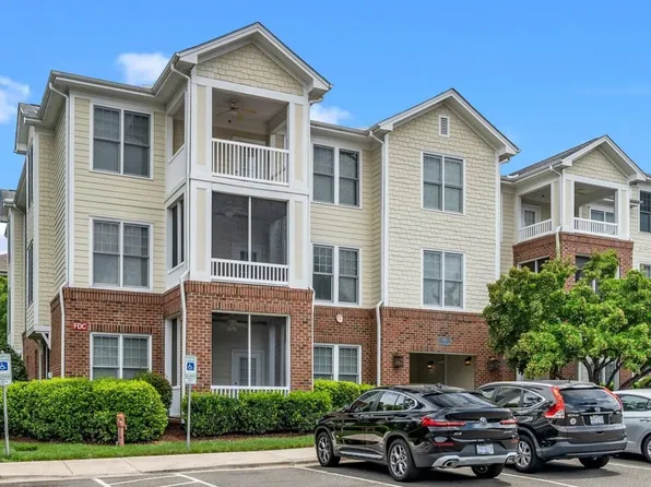 734 Portstewart Dr, Cary, NC 27519
