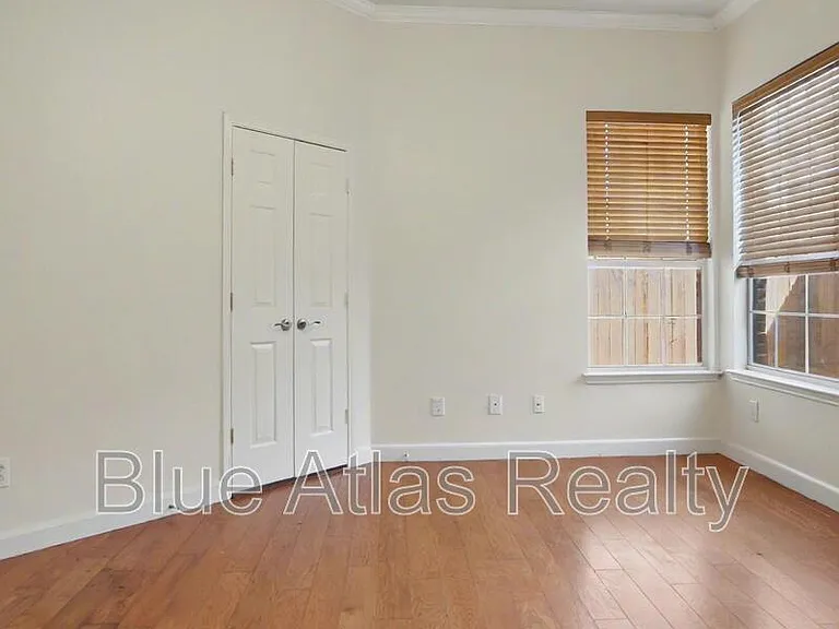 4905 Canberra Ln — Photo 7