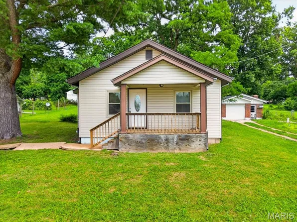 110 Edgeworth Ave, Maryland Heights, MO 63043