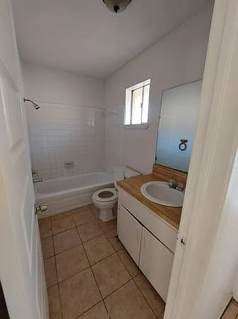 306 E Roberts Ave — Photo 6