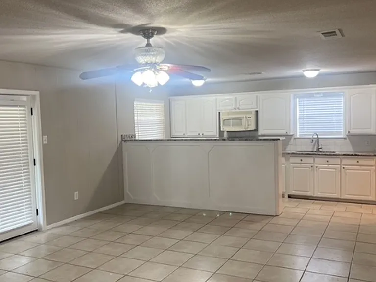5809 Lance Ct — Photo 4