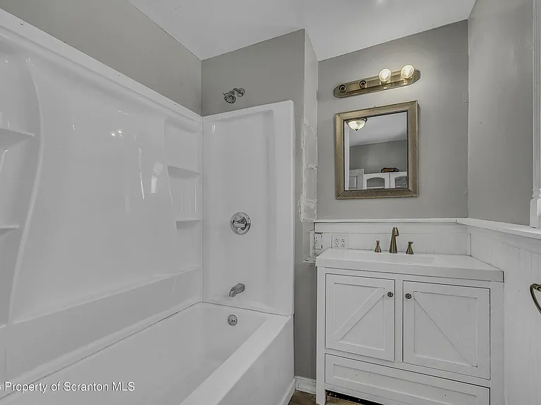 1502 Church Ave — Photo 4
