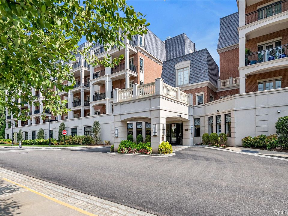 1st image of 3000 Royal Court #3107
