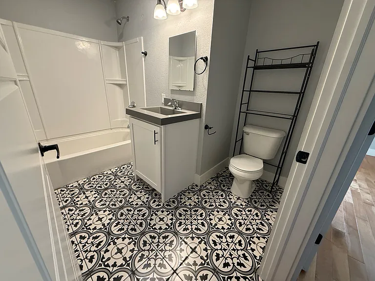 270 W 17th St #14 — Photo 4