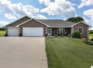 10259 Cypress Dr, Peosta, IA 52068