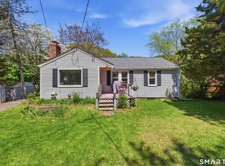 1098 Long Cove Rd, Gales Ferry, CT 06335