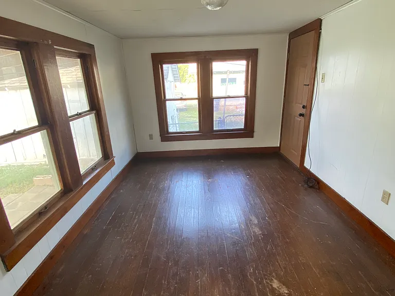 710 W Erwin Ave — Photo 14