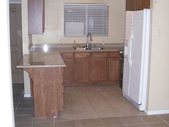 4th image of 830 W Lincoln Ave Unit 163