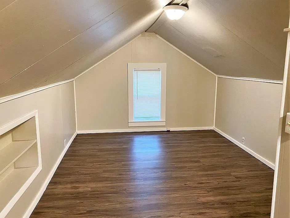 1 bed, 1.5 bath, 665 sqft, $700 — Photo 2