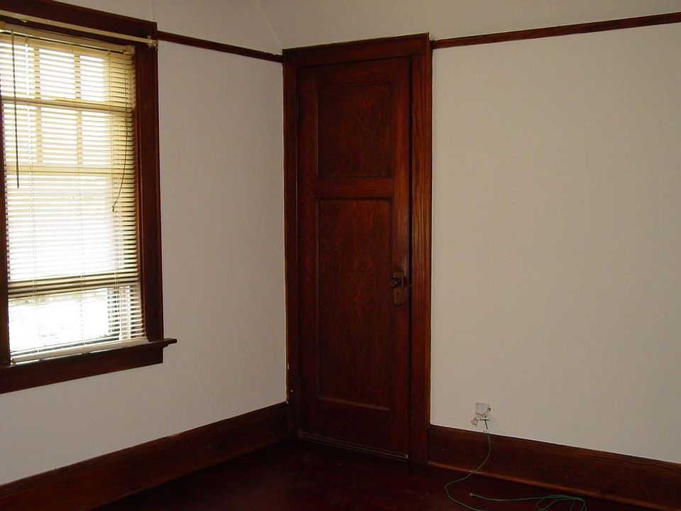 1st image of 2873 N 51st St