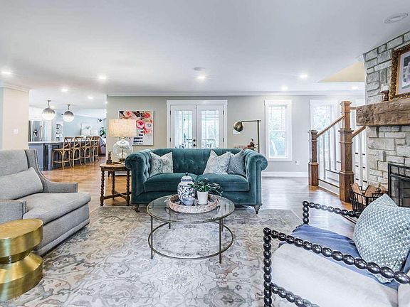 3rd image of 1015 Highland Way