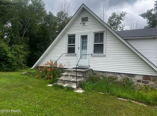 240 Sleepy Hollow Dr, Milford, PA 18337