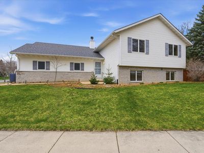 142 Meadow Ridge Lane, Madison, WI, 53704
