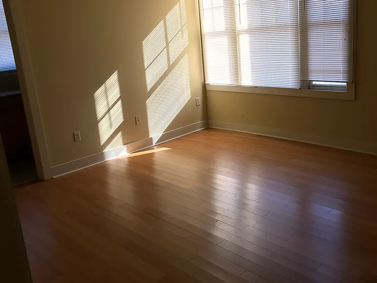 1000 Kavanaugh Blvd #4 — Photo 2