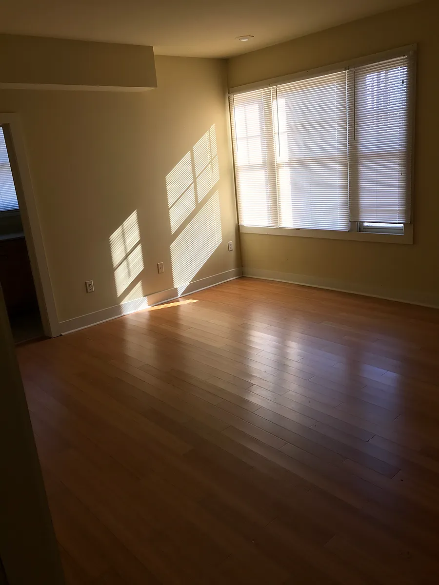 Building Photo - 1000 Kavanaugh Blvd #4