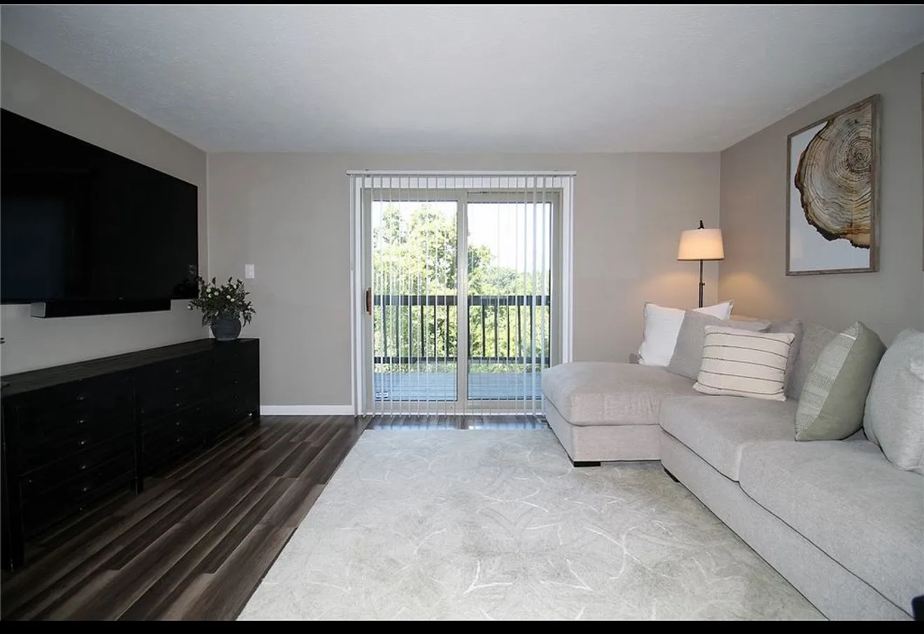 130 Scott Ln — Photo 4