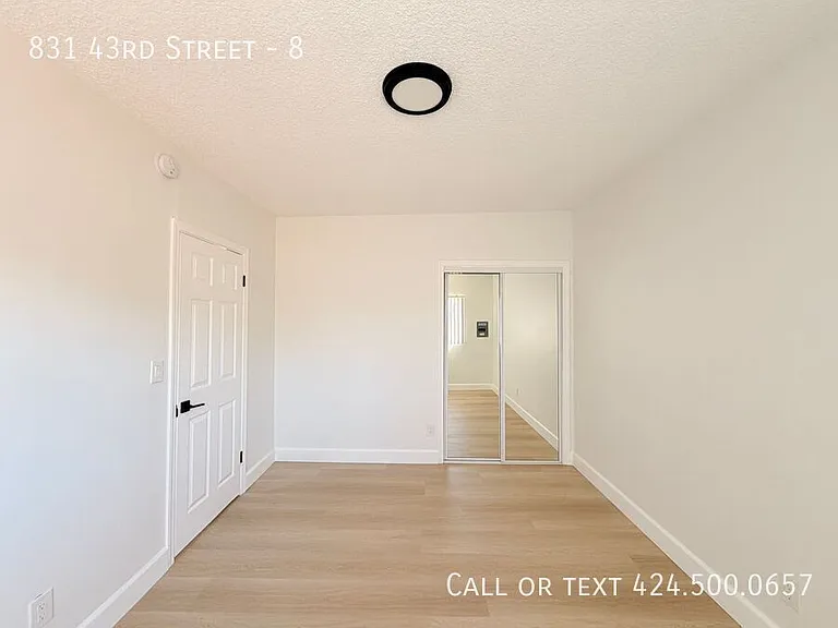 831 W 43rd St #8 — Photo 12