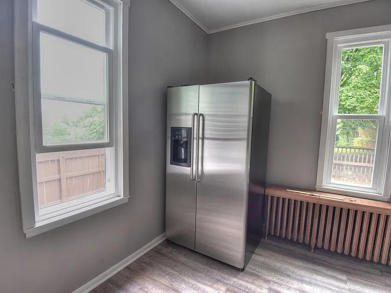 325 E Main St — Photo 18