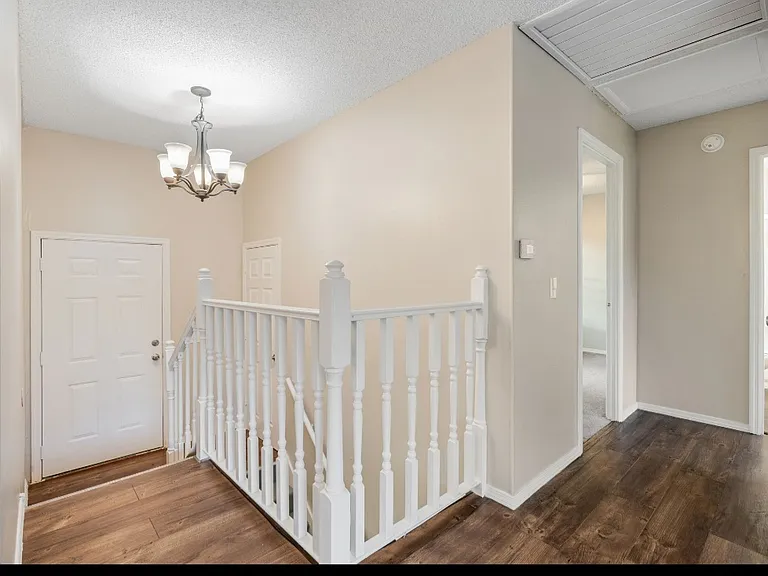 2420 Breezy Point Ln — Photo 3