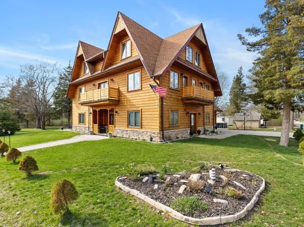 79 Pershing St, South Haven, MI 49090