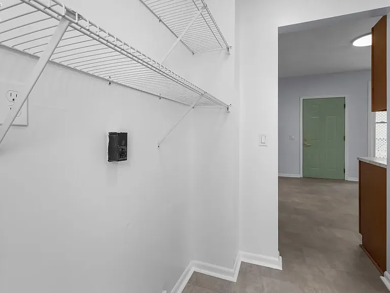 914 Hayes Ave — Photo 15