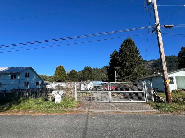 445 Terwer Riffle Rd, Klamath, CA 95548