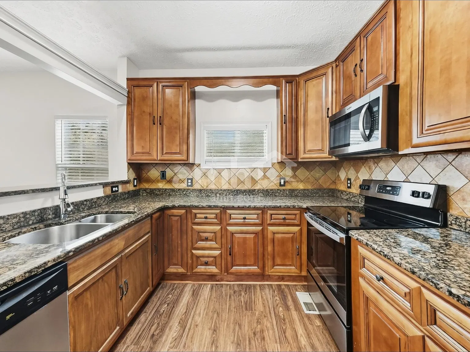 4 bed, 2.5 bath, 1914 sqft, $2,475 — Photo 3