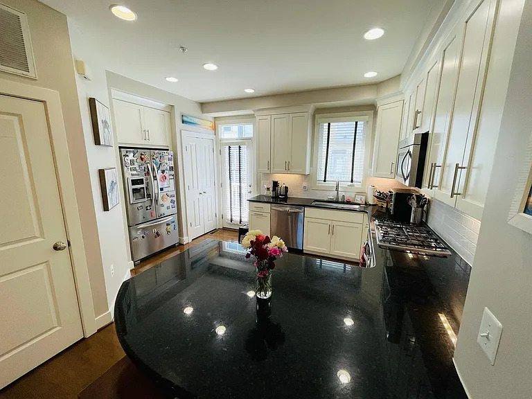 924 Pete Jones Way — Photo 6