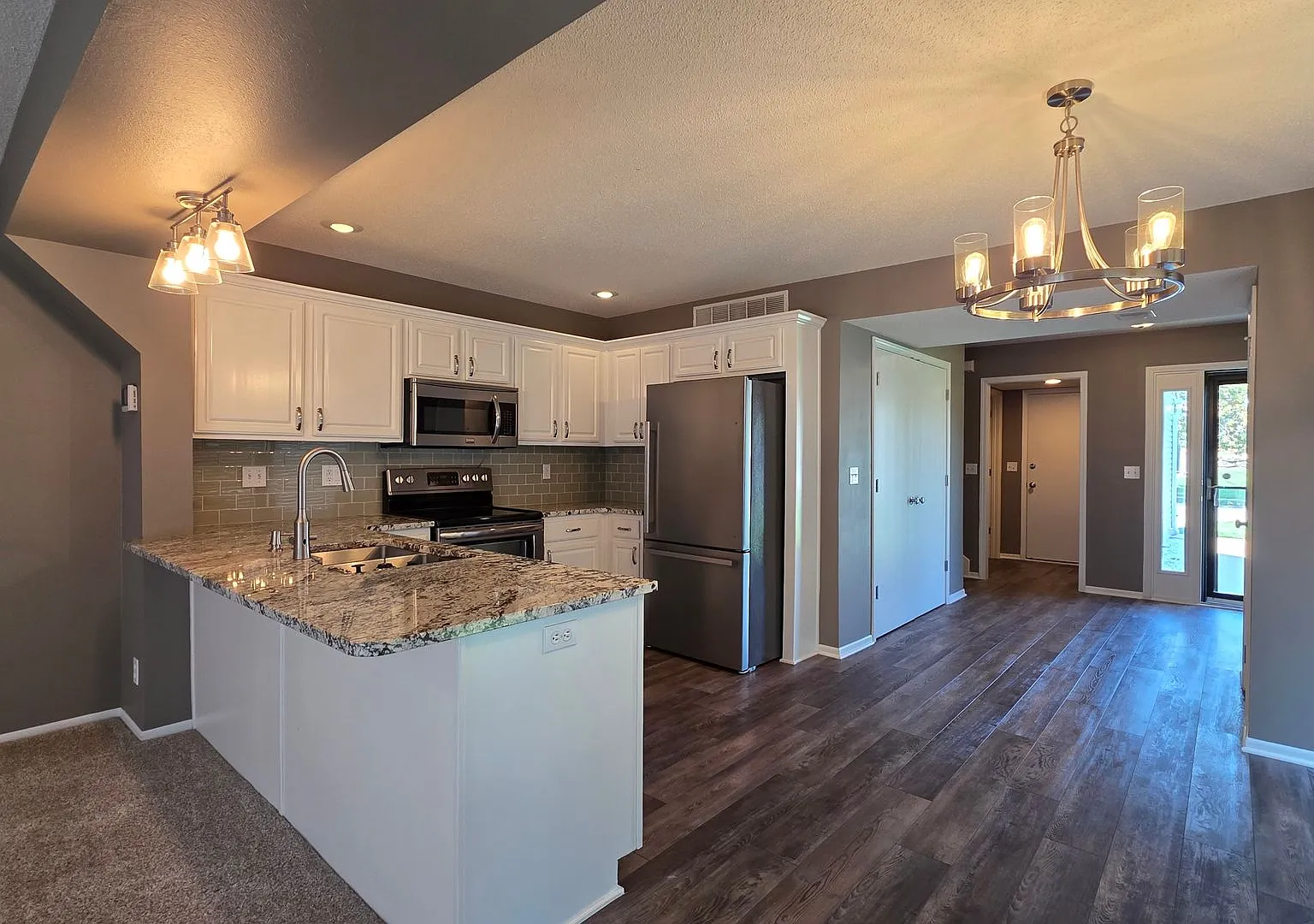 3-Bedroom, 2.5 Bath Single Family for Rent in Kansas City, MO | Attached Garage & Modern Kitchen — Photo 3