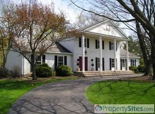 5N557 Paddock Ln, St Charles, IL 60175