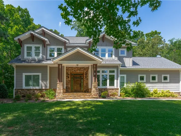 401 Promontory Rdg, Seneca, SC 29672