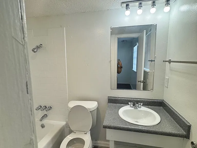 Campus Pointe Apartments — Photo 35