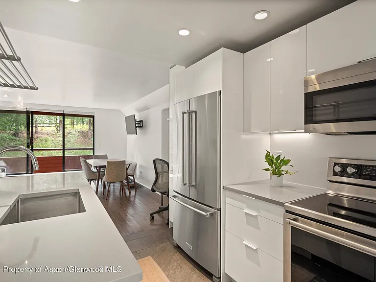 1326 Vine St #1326 — Photo 7