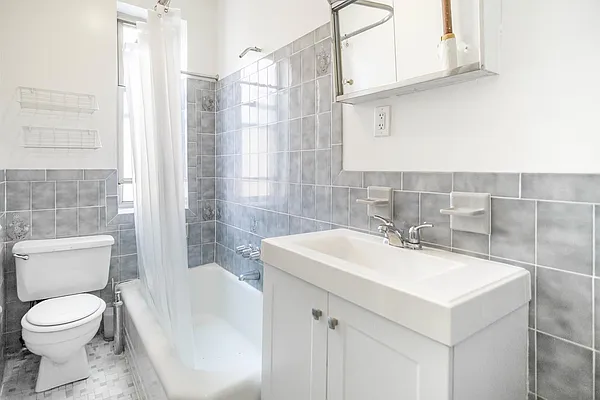 Rented by Century 21 Metropolitan | media 14