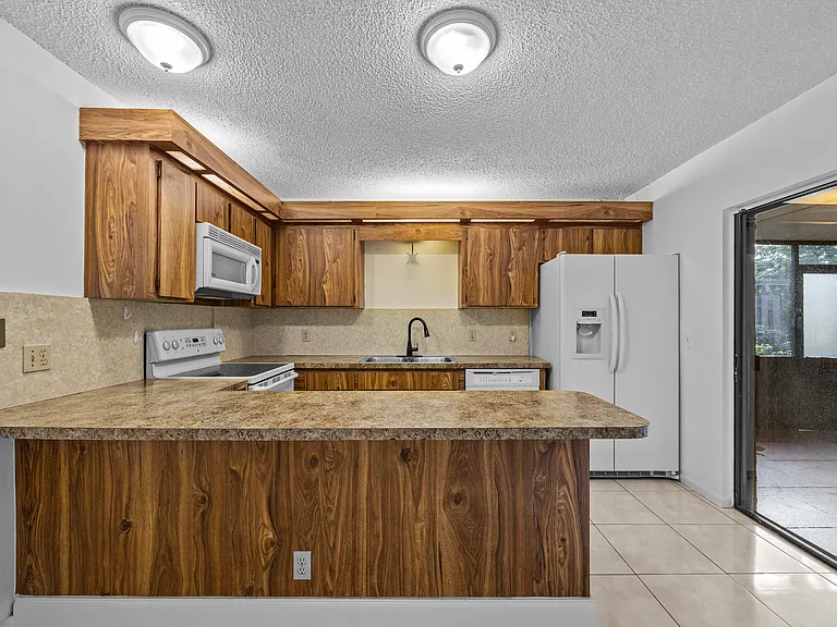 4211 Turnberry Cir #501 — Photo 5