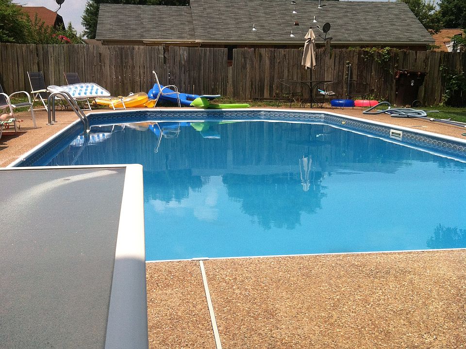 2nd image of 3847 Robin Hill Dr