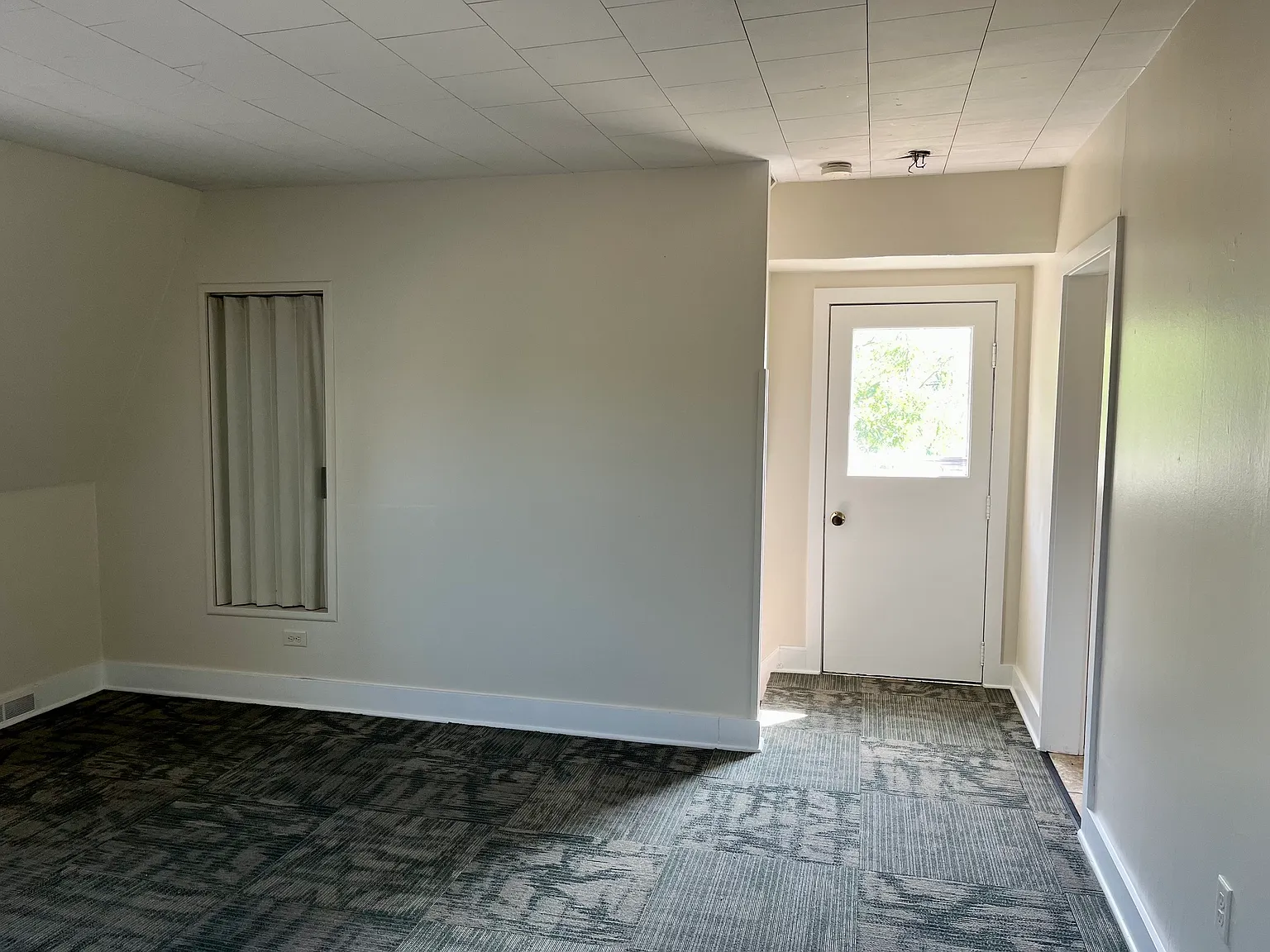 2 bed, 1000 sqft, $1,100 — Photo 4