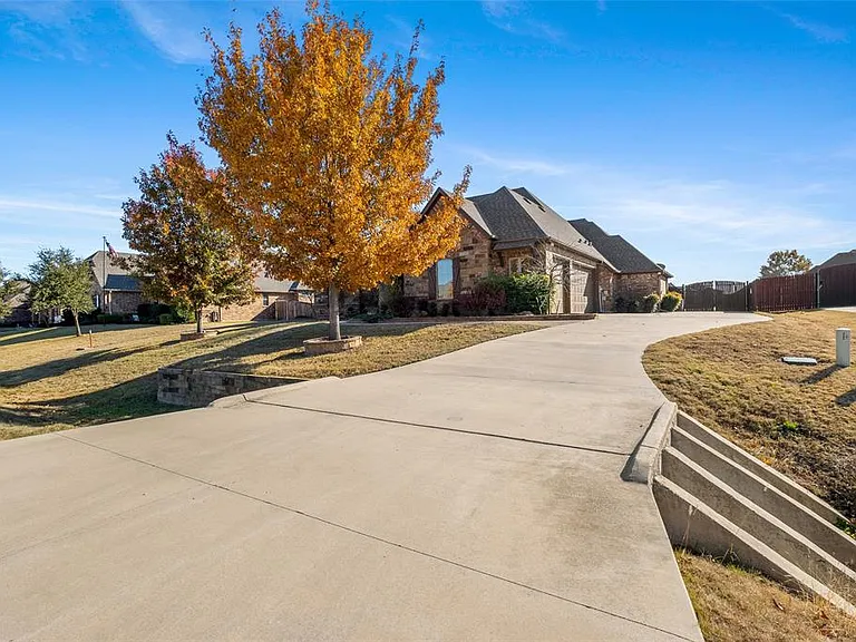 1317 Bluff Springs Dr — Photo 5