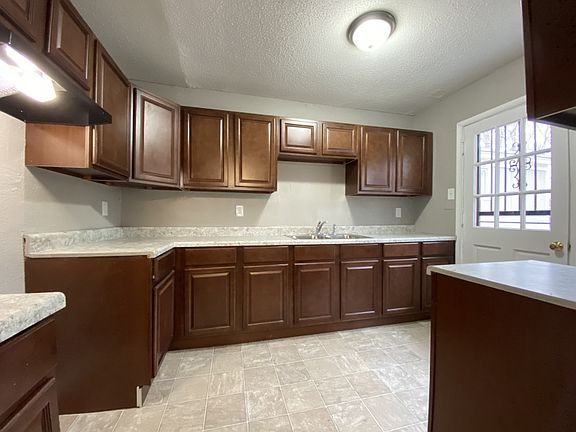 3rd image of 4028 Truman Ave